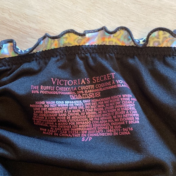 Victoria Secret Mosaic garden ruffle bottoms - Picture 5 of 5
